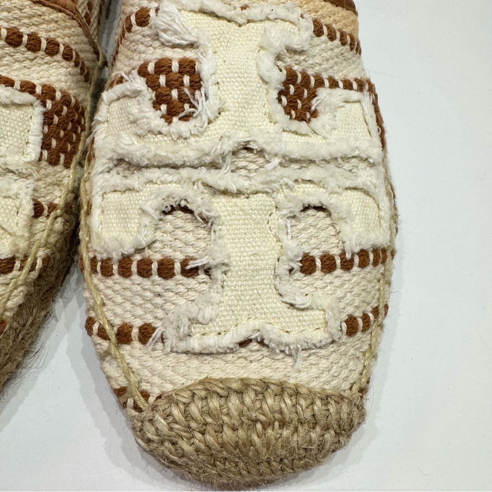 TORY BURCH tan / white Shaw canvas logo slip on espadrilles 7 - Picture 2 of 8